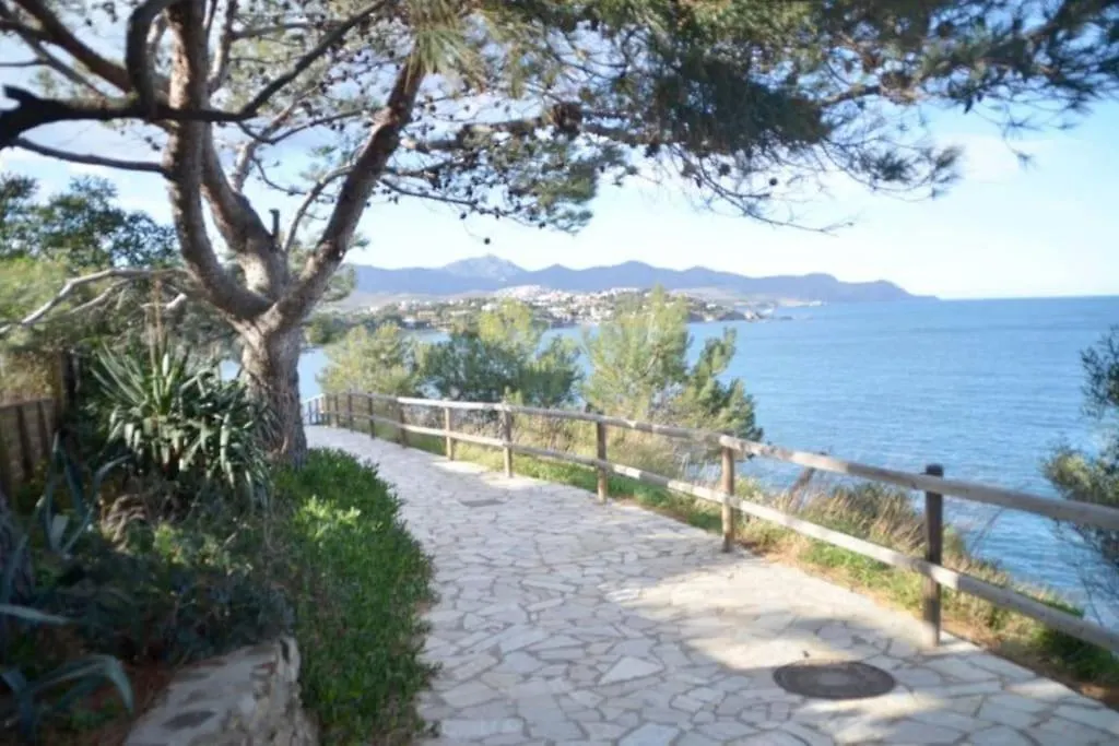 Residence Avec Piscine Face A La Mer, 1Ere Ligne contacts
